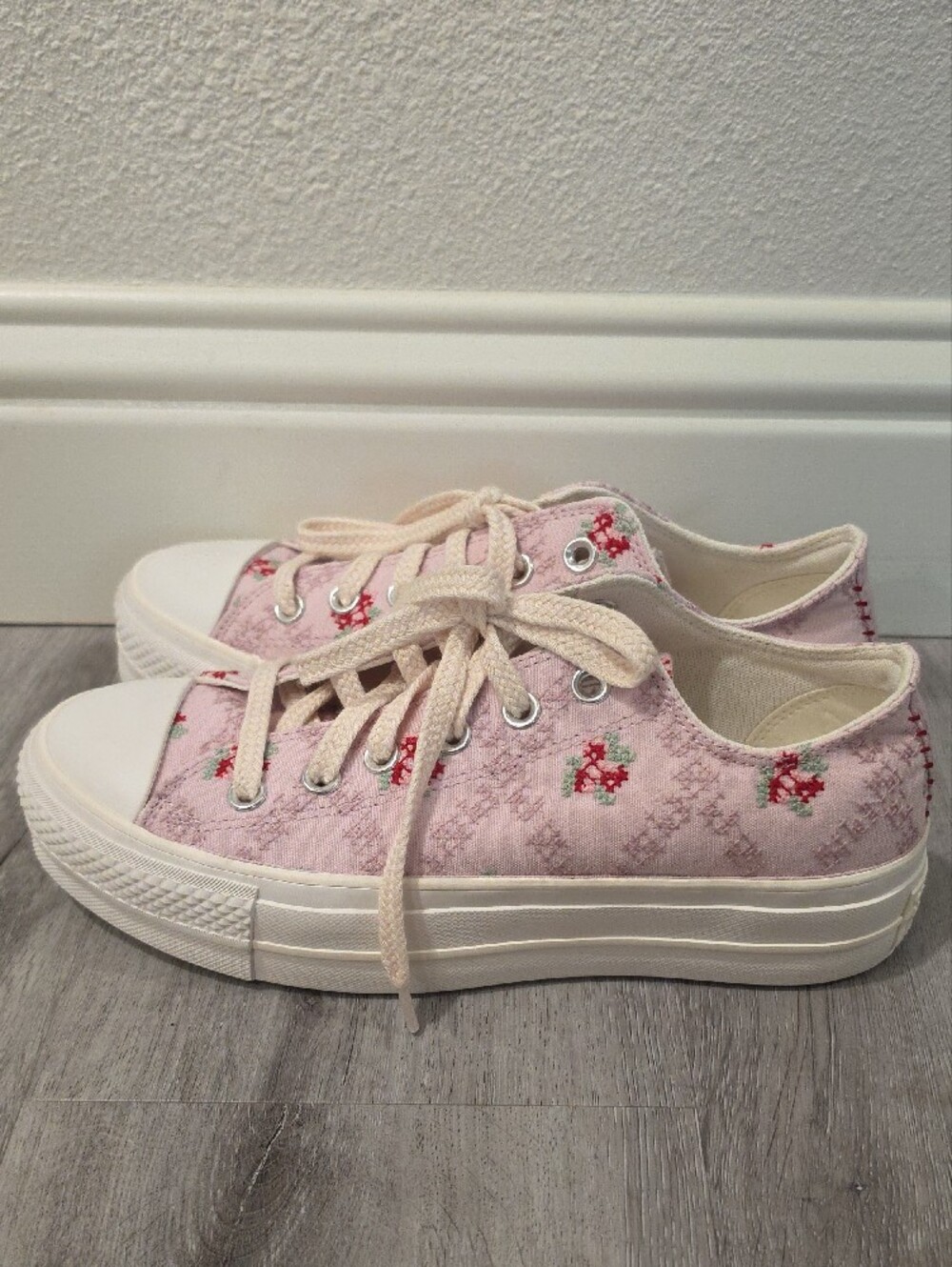 Converse Lift Platform - Rose Cross Stitch - Low Top, Size 8 - Picture 4 of 16